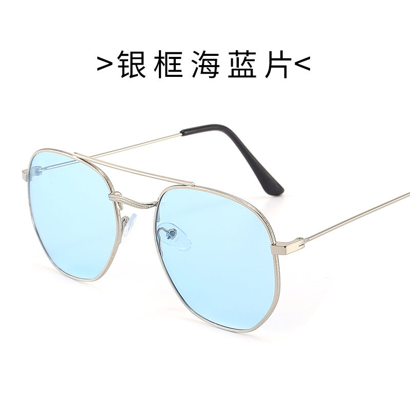 Dame solbrille med oval ramme og beskyttende gradientlinse Skanto