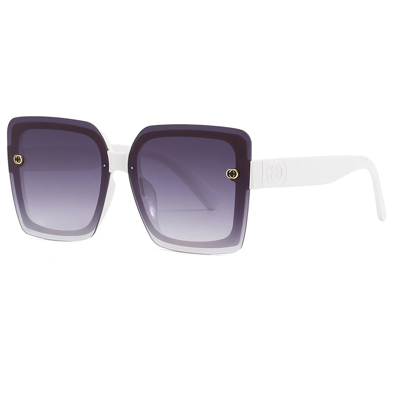 Dame oversized kvadratisk solbrille med elegant ramme Skanto
