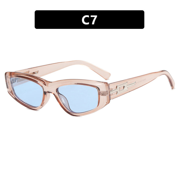 Dame moteriktig Cat-Eye solbrille med transparent ramme og kule glass Skanto
