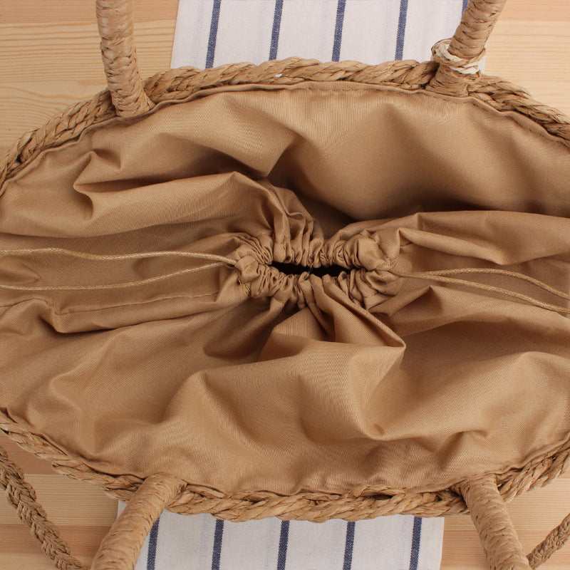 Modern basket bag with elegant fringe design Skanto