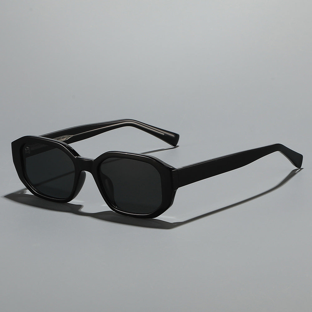 Dame moteriktig solbrille med unik åttekantet ramme Skanto
