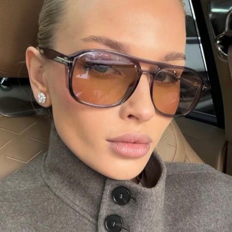 Dame kvadratisk solbrille med luksuriøs plastramme og speilglass Skanto