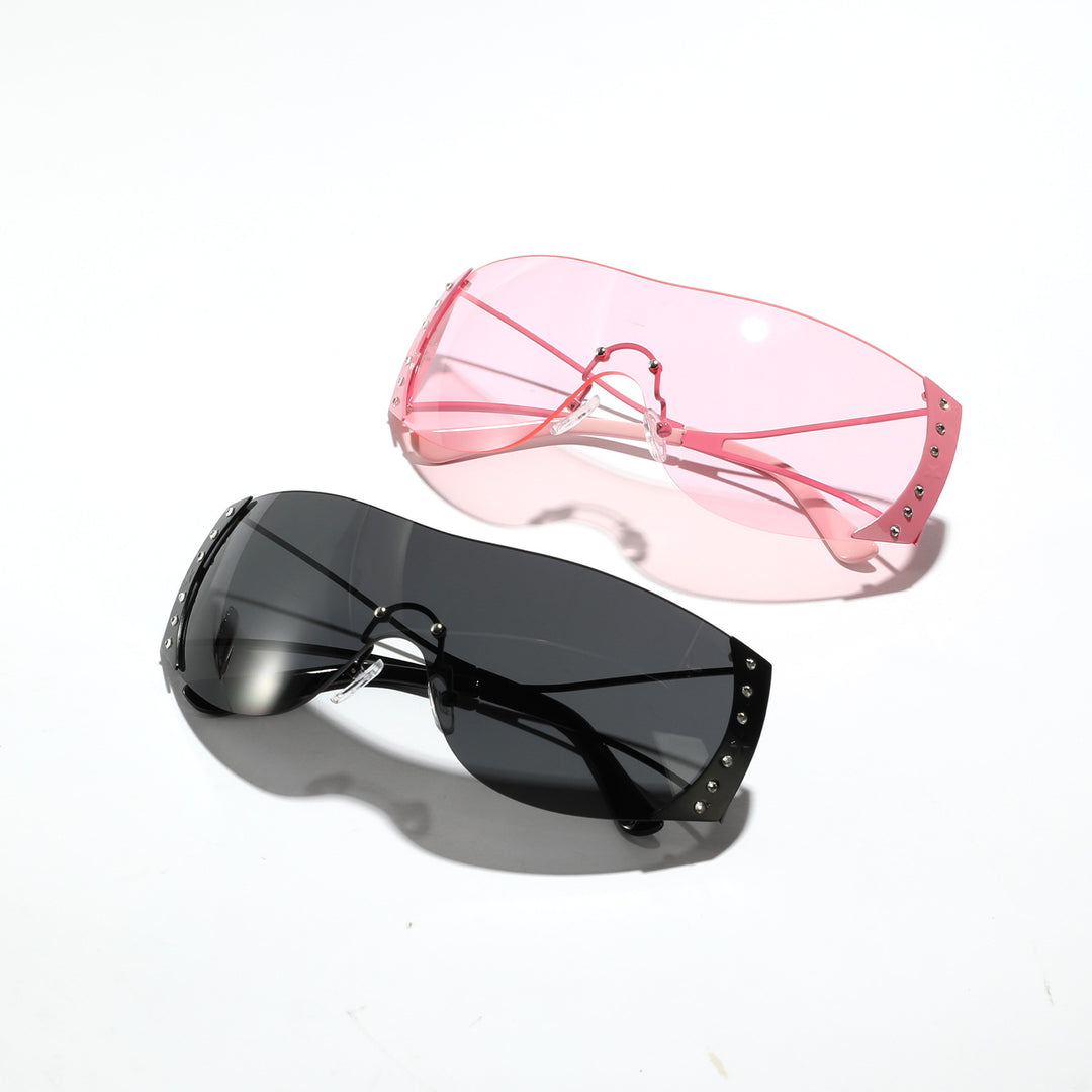 Dame futuristisk solbrille med stilfull ramme og høygradig UV-beskyttelse Skanto