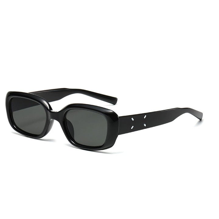 Dame retro-inspirert solbrille med buet ramme Skanto