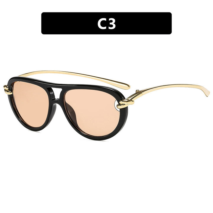 Dame Retro-solbrille med elegant ramme og polariserte linser Skanto