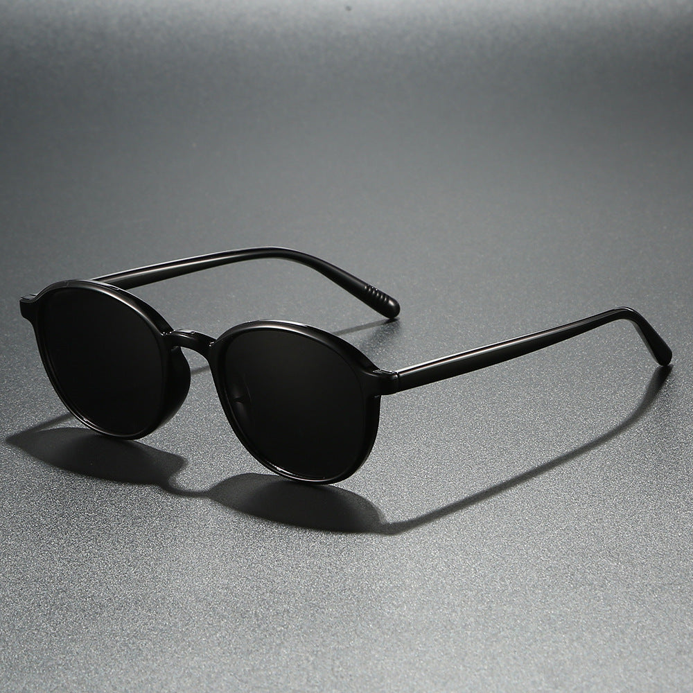 Dame moteriktig solbrille i klassisk ovaldesign Skanto
