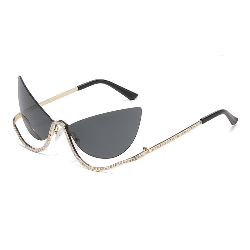 Damer ekstravagant formet Cat-Eye solbrille med glitrende applikasjoner Skanto