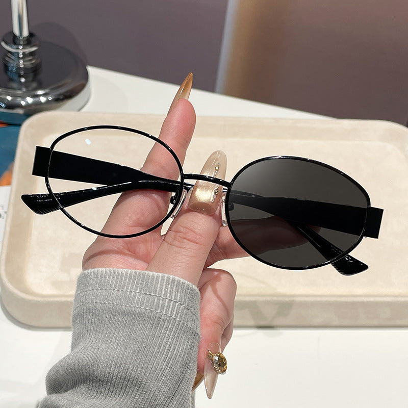 Dame Vintage solbrille i ovalt design Skanto