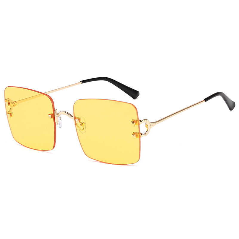 Dame kvadratisk solbrille med elegant metallramme og robuste glass Skanto