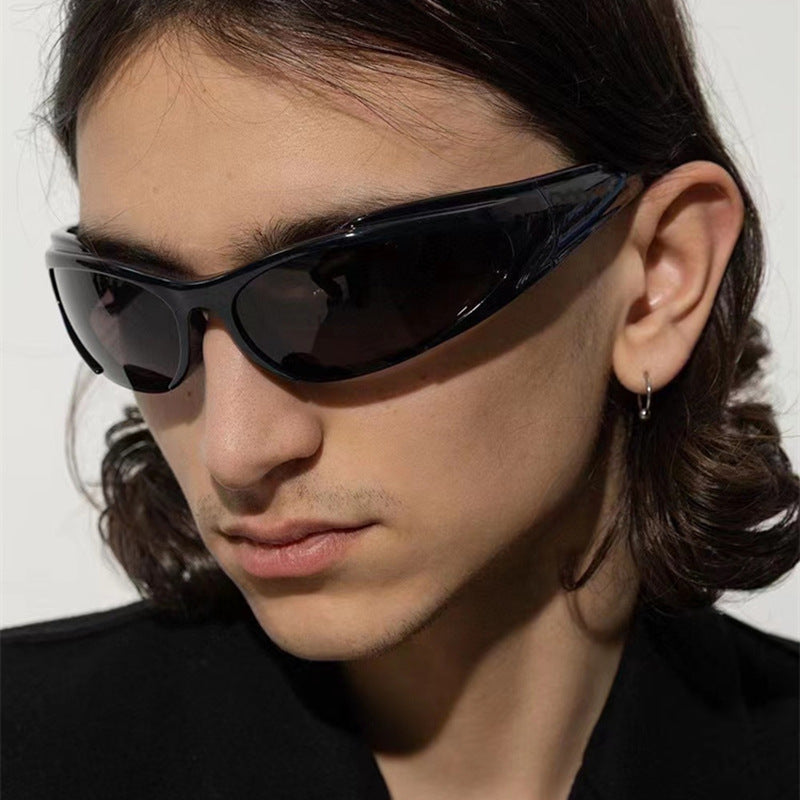Dame Sporty UV-beskyttende solbrille med aerodynamisk design Skanto