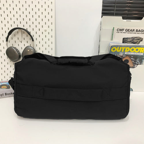 Sporty multifunksjons duffelbag med robuste utvendige lommer Skanto