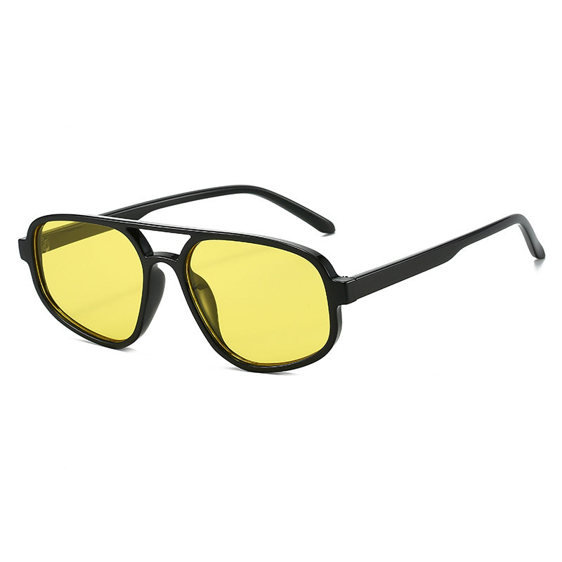 Dame moteriktig solbrille med bred ramme og UV-beskyttelse Skanto