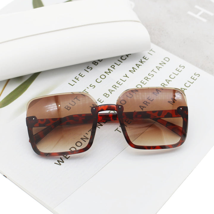 Dame kvadratisk solbrille med ekstravagant leopardmønster Skanto