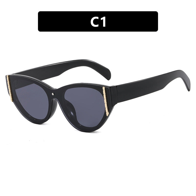 Damen trendy solbrille med elegant katteøye-design og høyverdig ramme Skanto