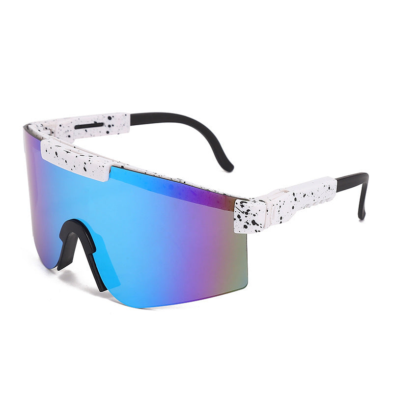 Dame Sporty Statement Solbrille i moderne design Skanto
