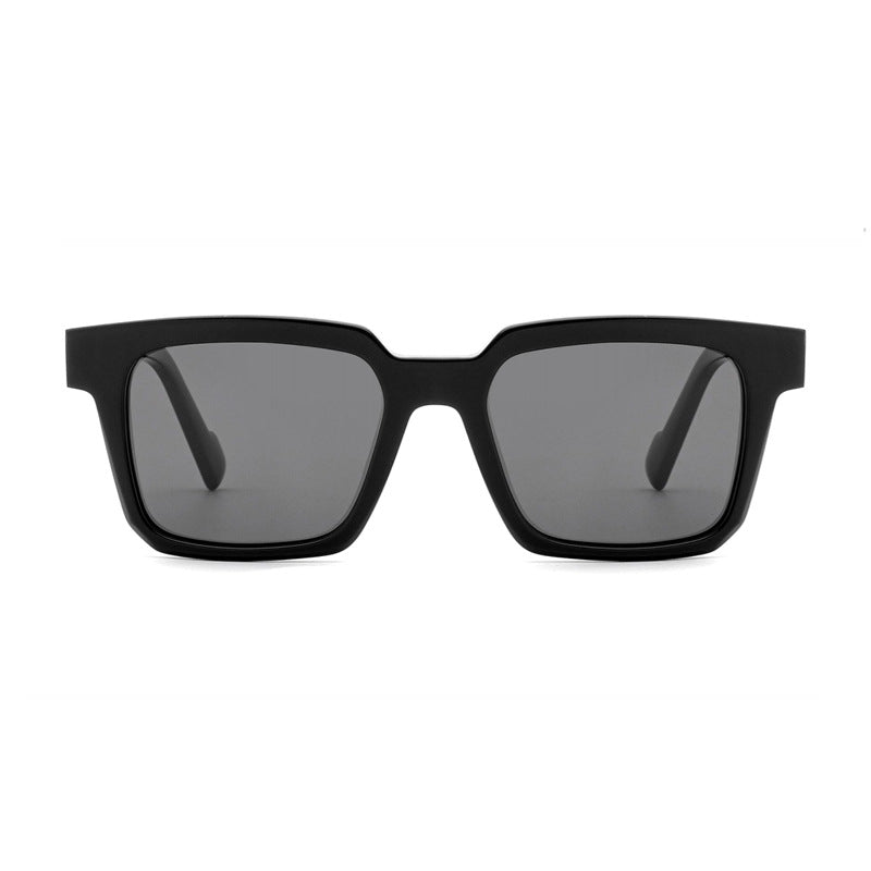 Dame moteriktig kvadratisk solbrille med bred ramme Skanto