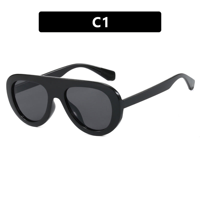 Dame moteriktig oversized solbrille med beskyttende UV-filter og komfortabel ramme Skanto