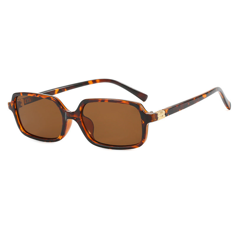 Dame moteriktig lesebrille i moderne kvadratisk design Skanto