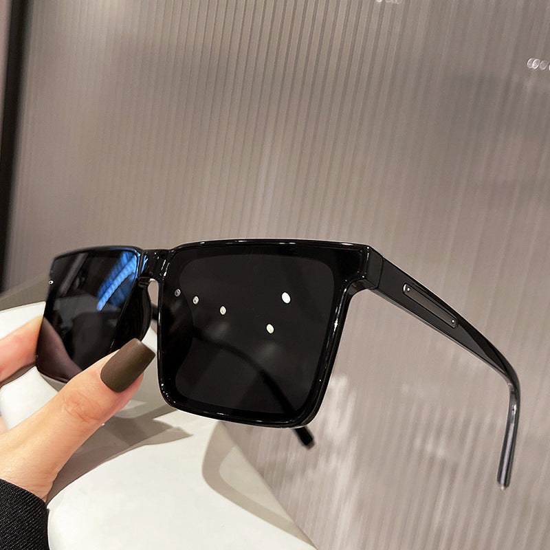 Dame kvadratisk solbrille i elegant, moderne design Skanto