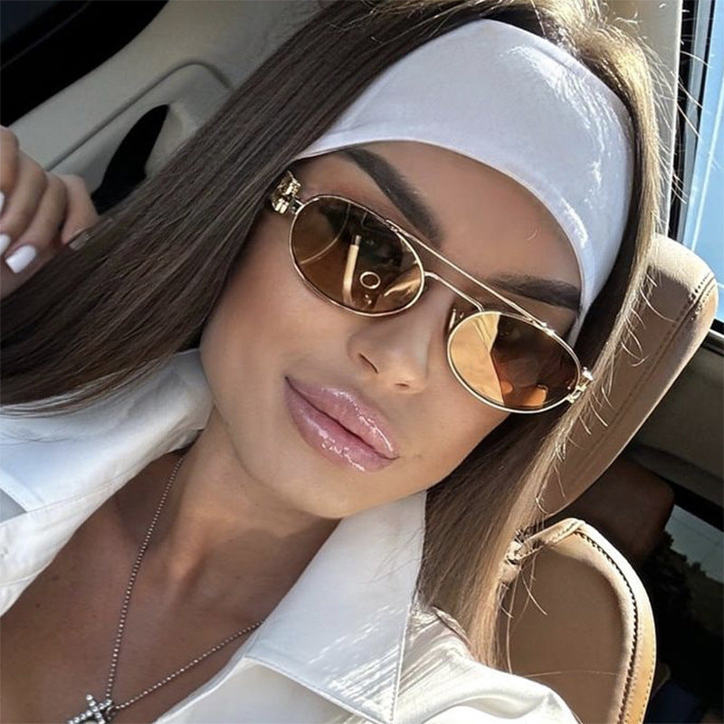 Damer elegante ovale solbriller med luksuriøs metallramme Skanto