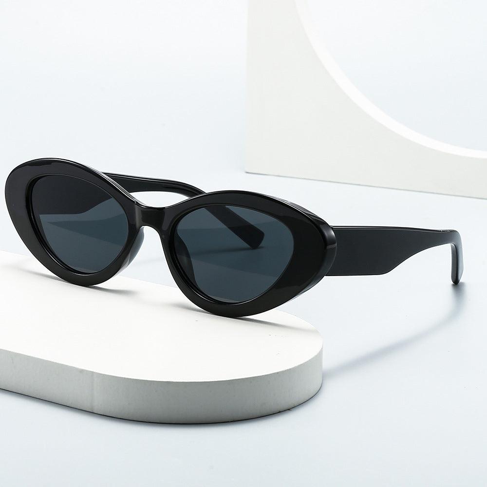 Damer Elegant solbrille i mondéne design Skanto