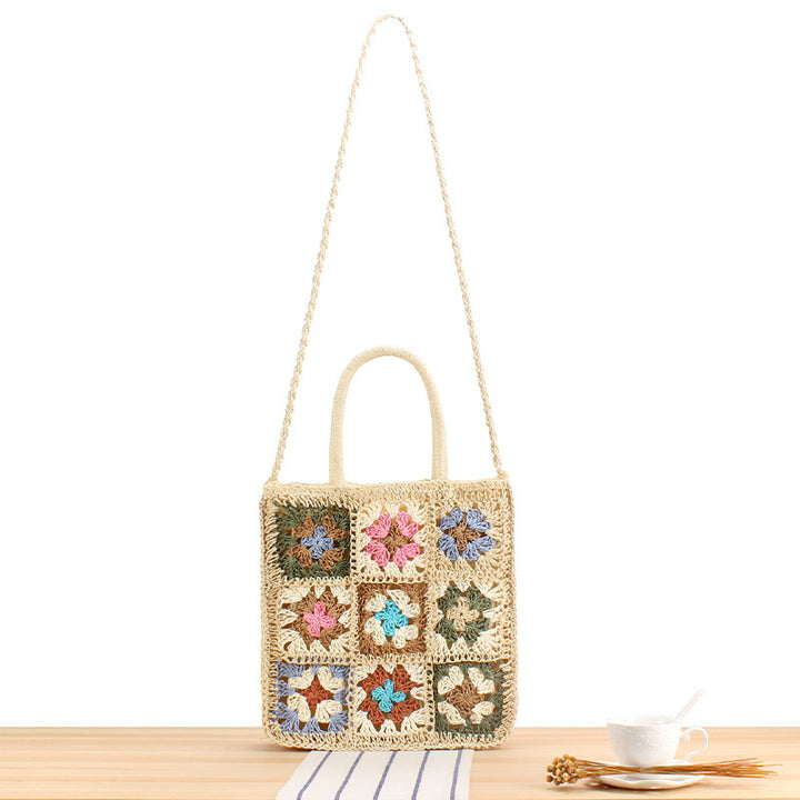 Hand-knotted tote bag with floral-inspired design Skanto