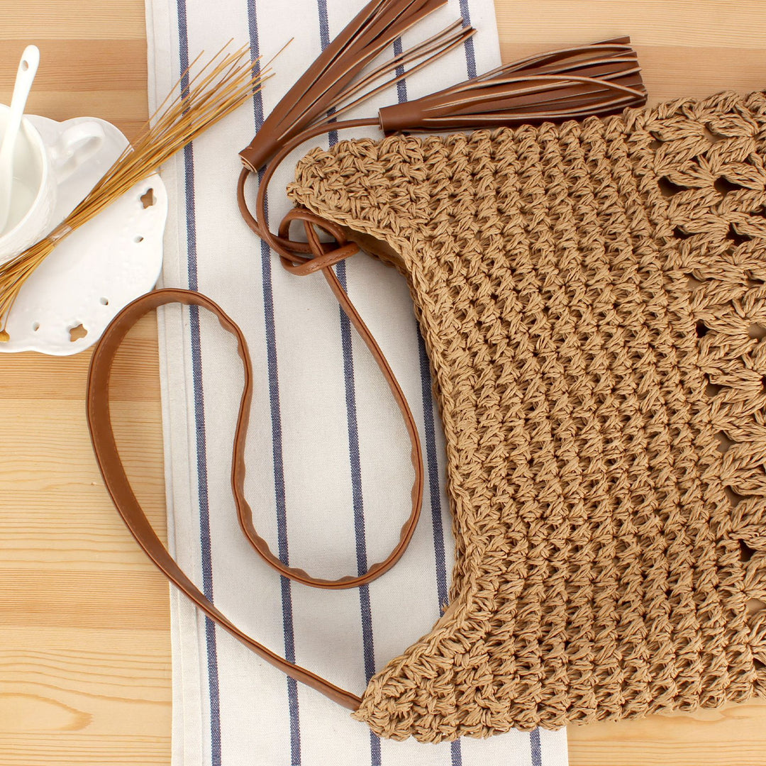 Shoulder bag made of hand-knotted natural materials with fringe-decorated shoulder strap Skanto