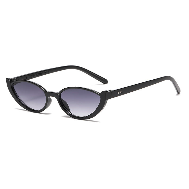 Dame elegant solbrille i stilfull kattøye-design Skanto