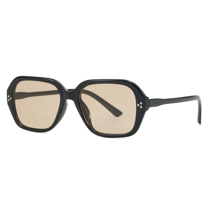 Dame moteriktig oversized solbrille i elegant design Skanto