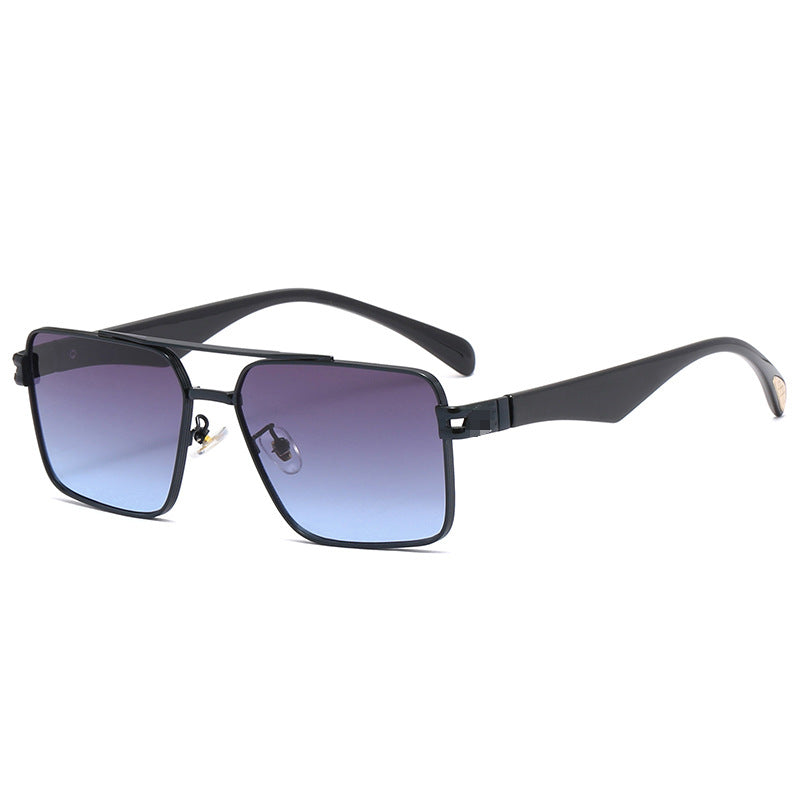 Dame designer solbrille med ekstravagant metallramme Skanto