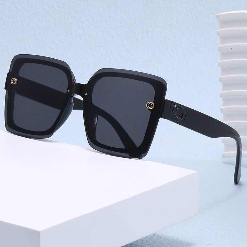 Dame oversized kvadratisk solbrille med elegant ramme Skanto