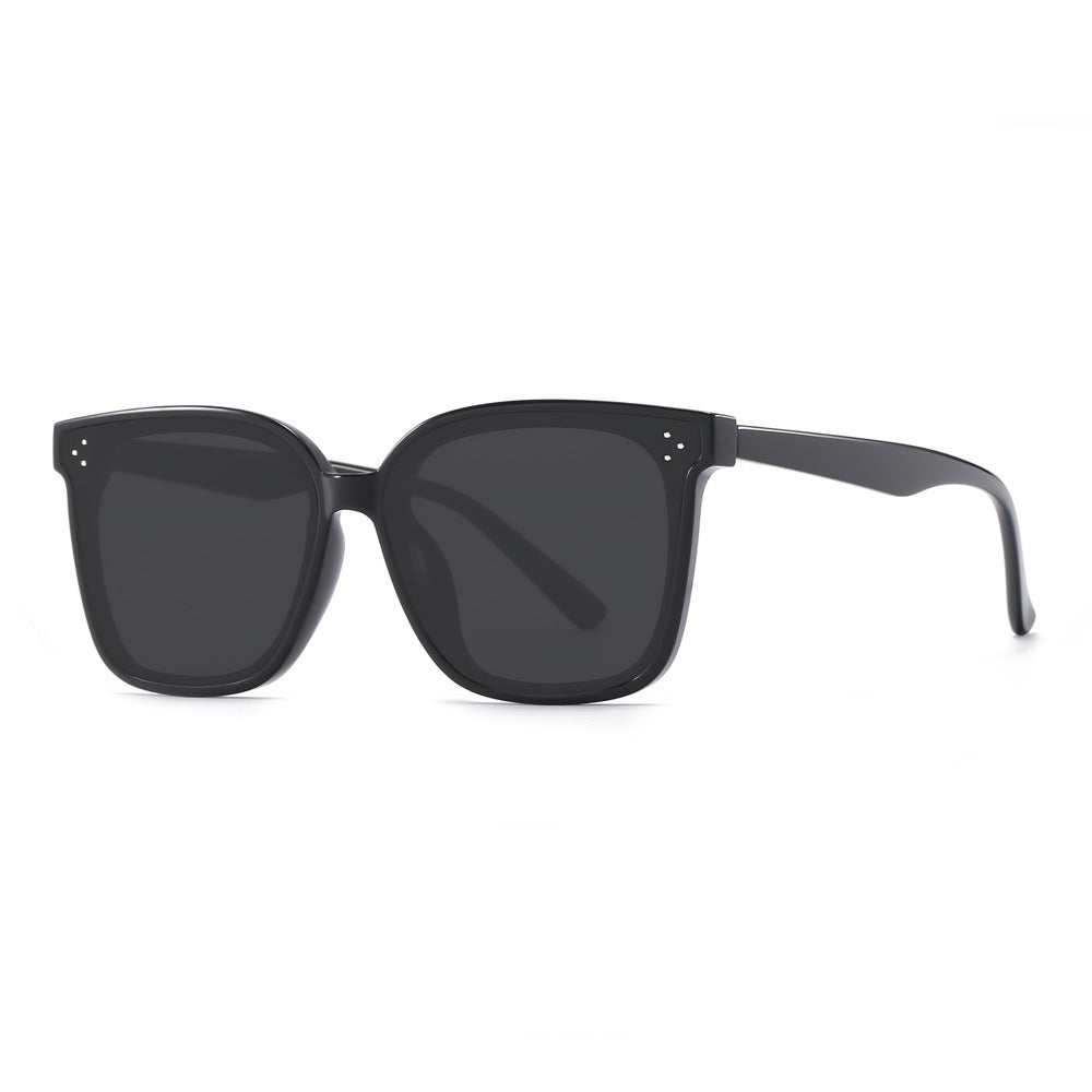 Dame Moda firkantet solbrille med robust ramme og UV-beskyttelse Skanto