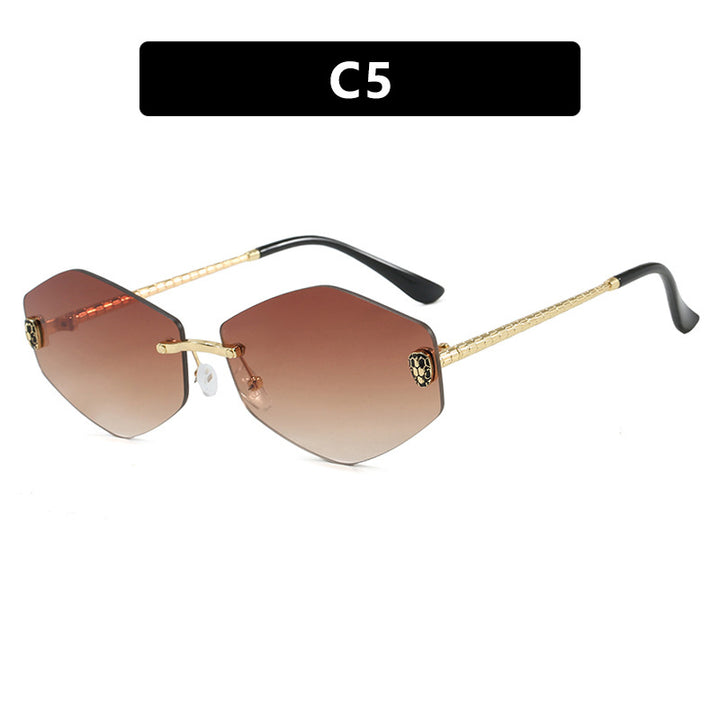 Dame geometrisk solbrille i moderne design med elegant metallramme Skanto