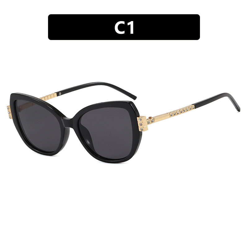 Dame oversized solbrille med beskyttende UV-filter og elegante aksenter Skanto