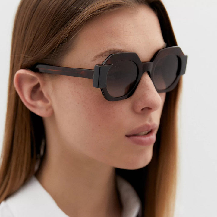 Damer trendy solbriller i heksagonal design Skanto