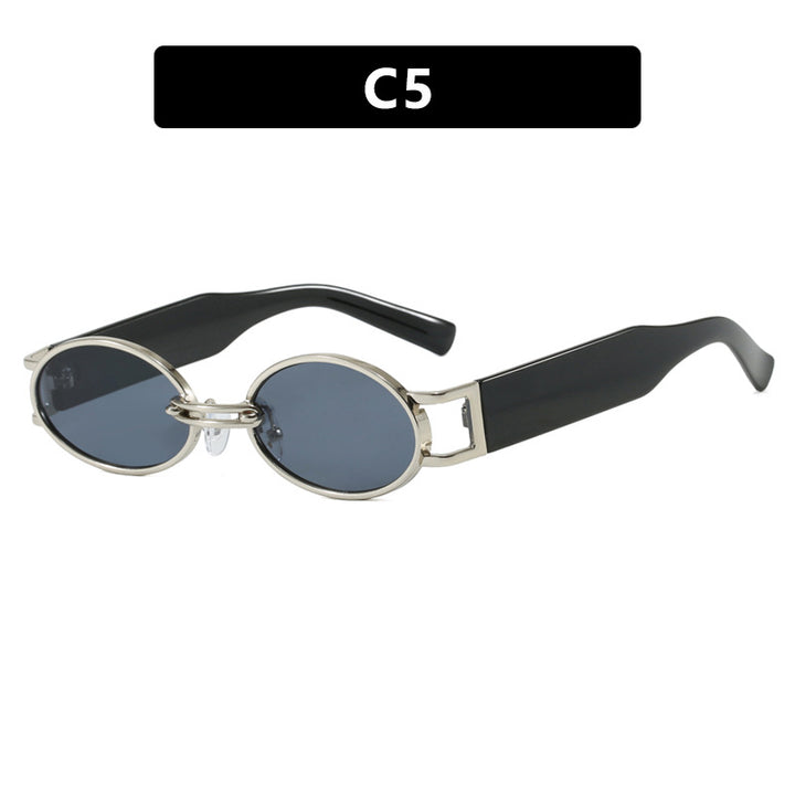 Dame ovalformet solbrille med gullige accenter og stilig ramme Skanto
