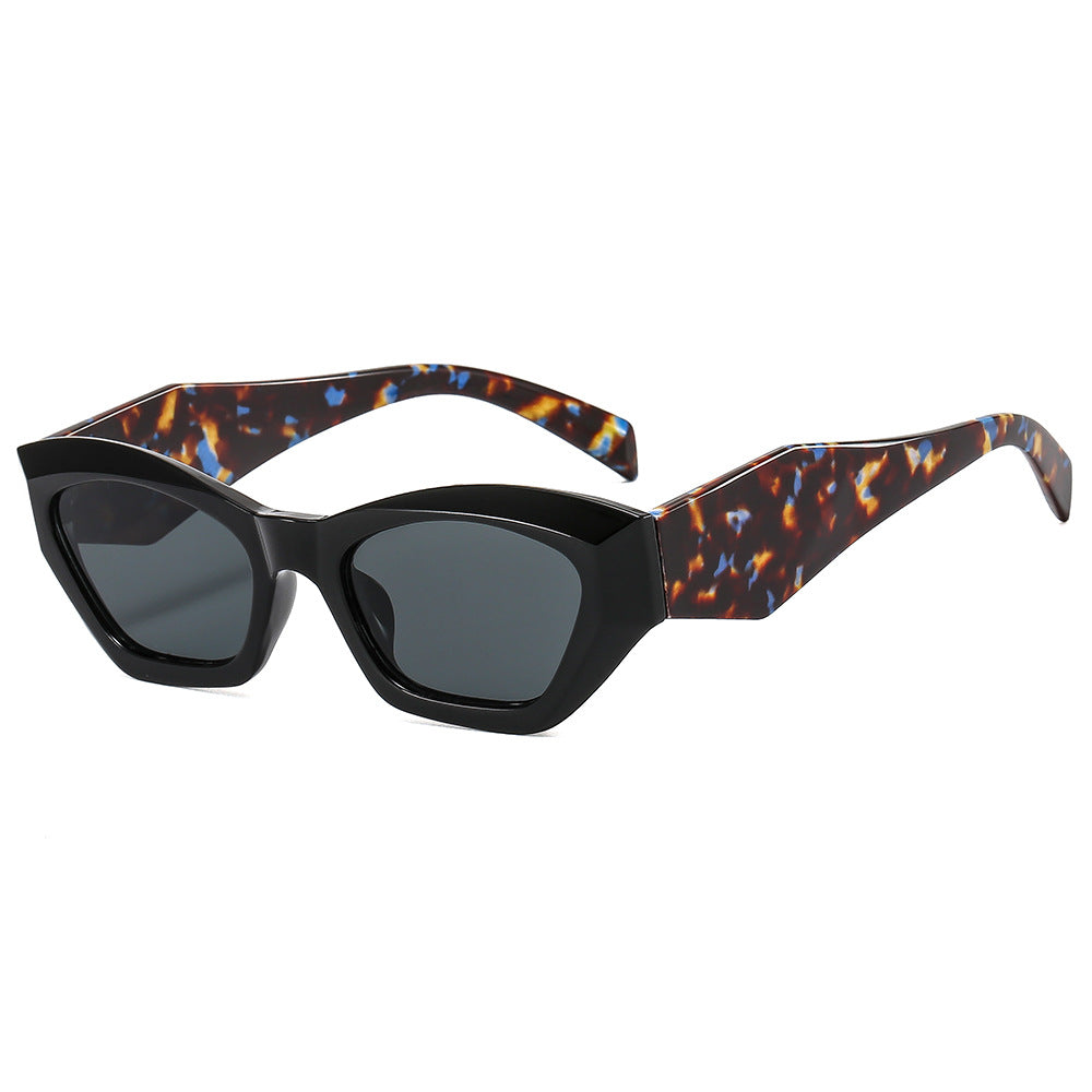 Dame geometrisk designer solbrille med glitrende ramme Skanto