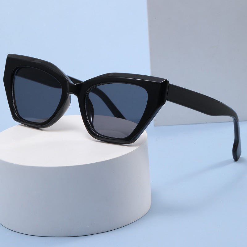 Dame asymmetrisk oversized solbriller med trendy ramme Skanto