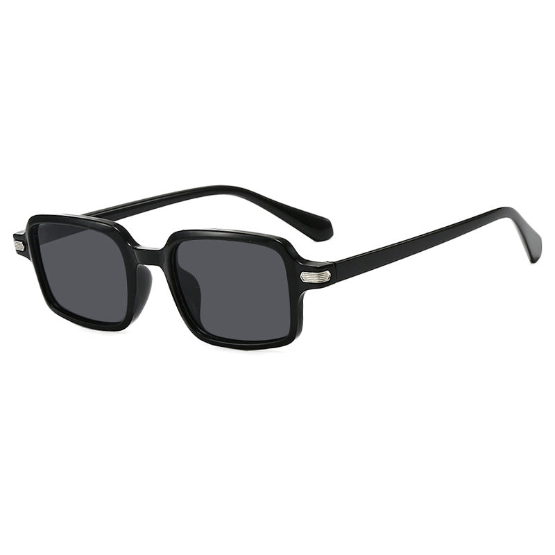 Dame kvadratisk solbrille med beskyttende UV-filter og robust ramme Skanto