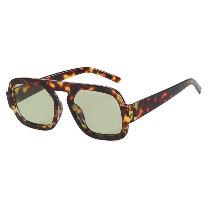 Dame moteriktig solbrille i moderne retro-stil Skanto