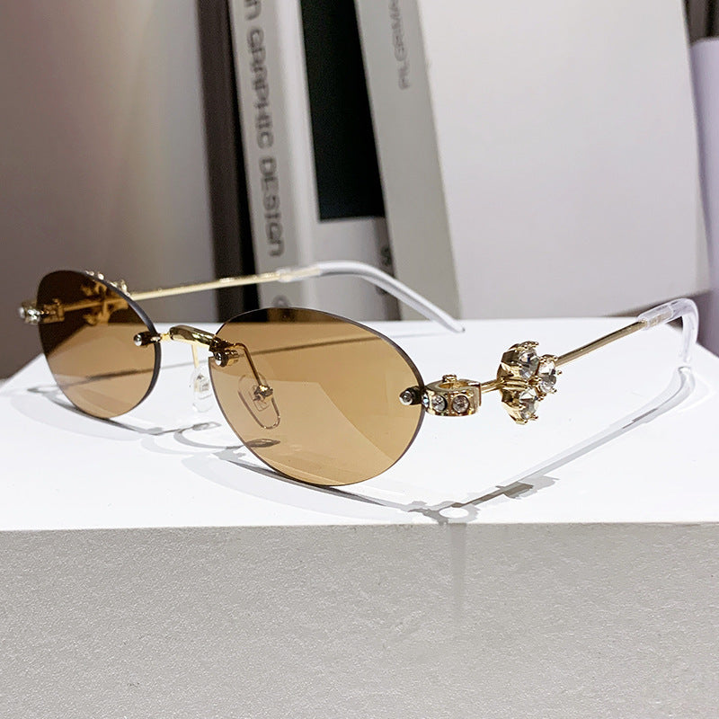 Dame elegant solbrille med geometrisk ramme Skanto