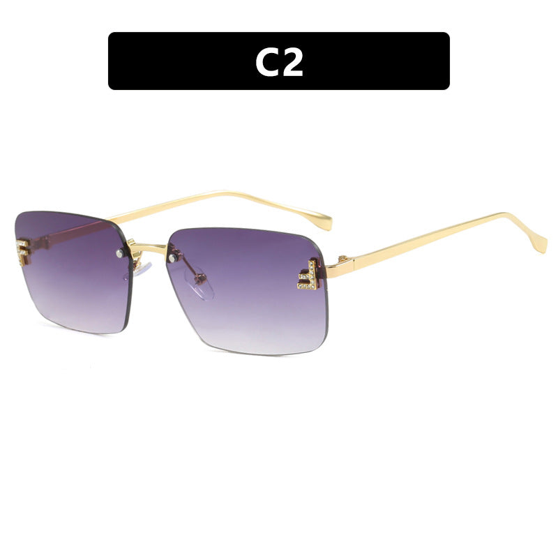 Dame kvadratisk solbrille med elegant gullramme og stilige linser Skanto