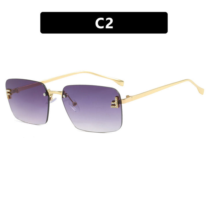 Dame kvadratisk solbrille med elegant gullramme og stilige linser Skanto