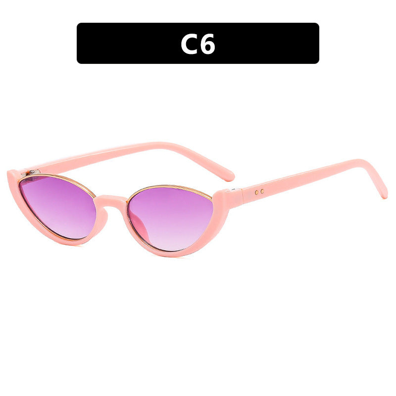 Dame Cat-Eye solbriller med speilte glass og elegant ramme Skanto