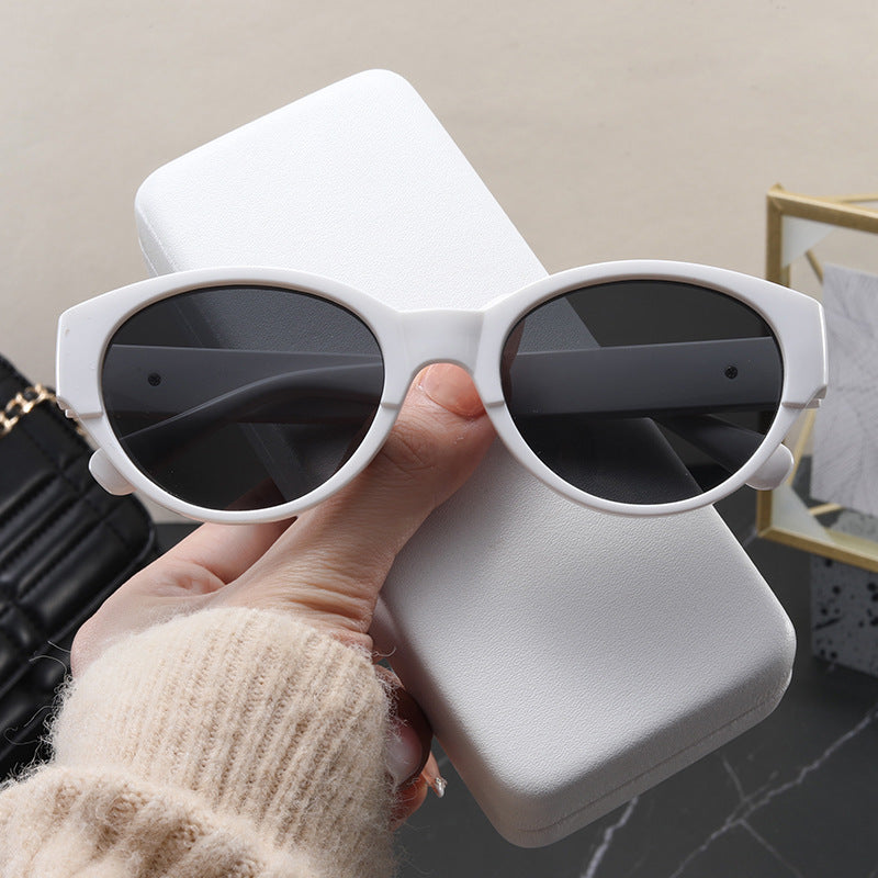 Dame Cat-Eye solbriller med eksotisk design og robust ramme Skanto