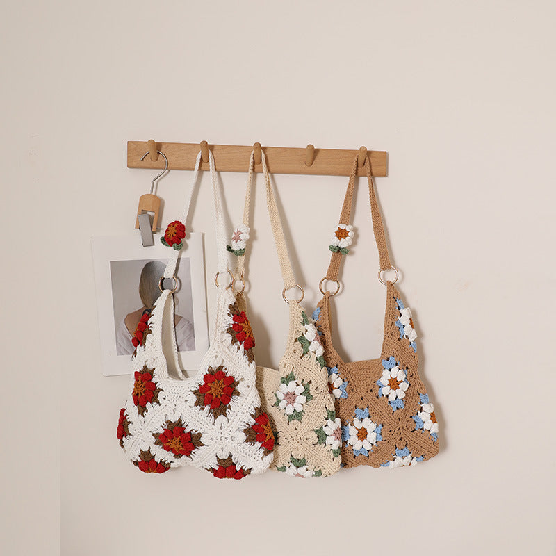 Håndlaget heklet veske i blomsterdesign Skanto