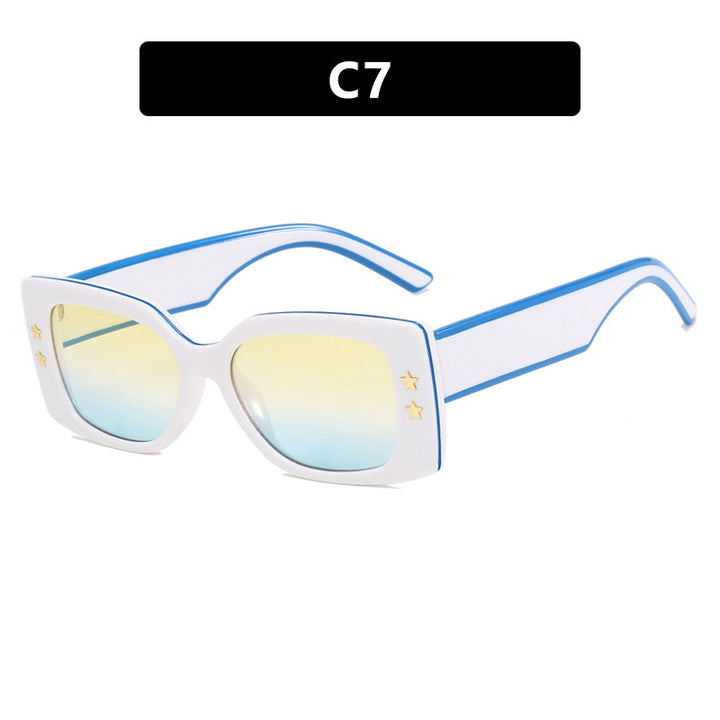 Dame eksklusiv firkantet solbrille med stilige detaljer Skanto