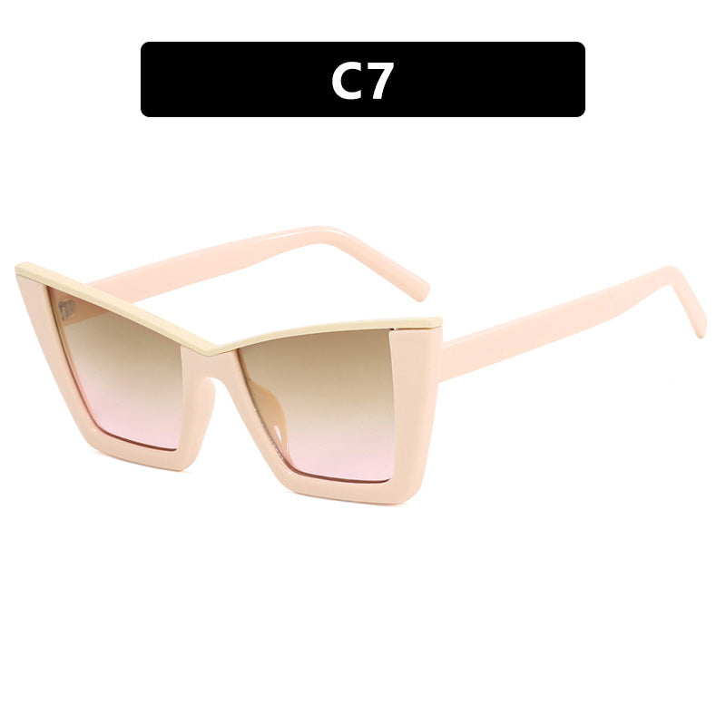 Dame moteriktig solbrille med unik geometrisk ramme Skanto