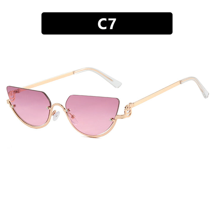 Dame Cat-Eye solbriller med gullfarget metallramme og UV-beskyttelse Skanto