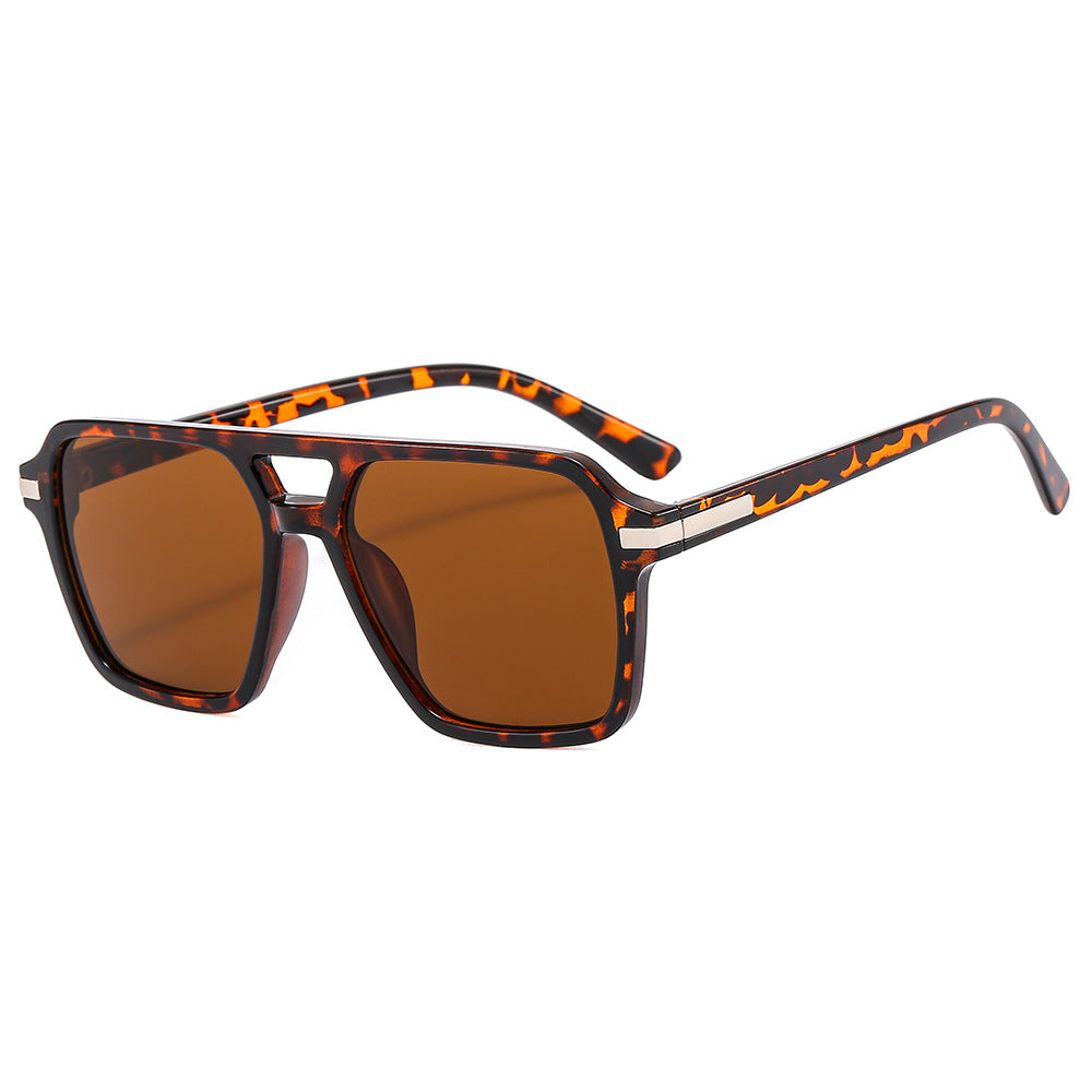 Dame Premium solbrille med moderne kvadratisk form Skanto